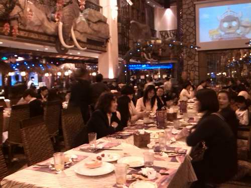 广东尊龙凯时人生就是搏集团举办国际妇女节自助餐会